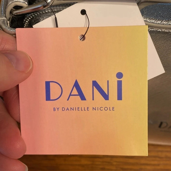 Danielle Nicole Minnie Mouse handbag - Picture 4 of 9